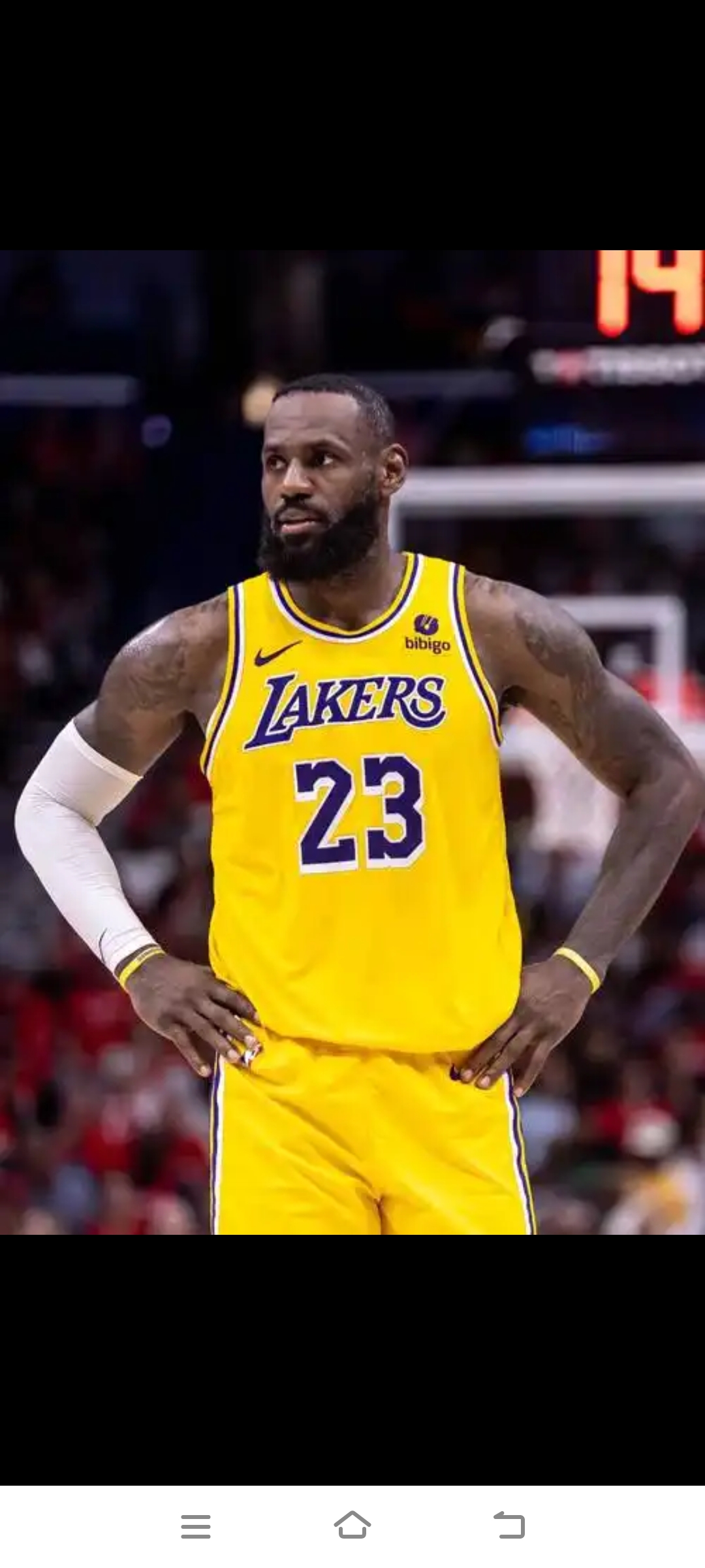 爱游戏官网-JackeyLove在勇士比赛中回归赛场，出色防守引发热议！