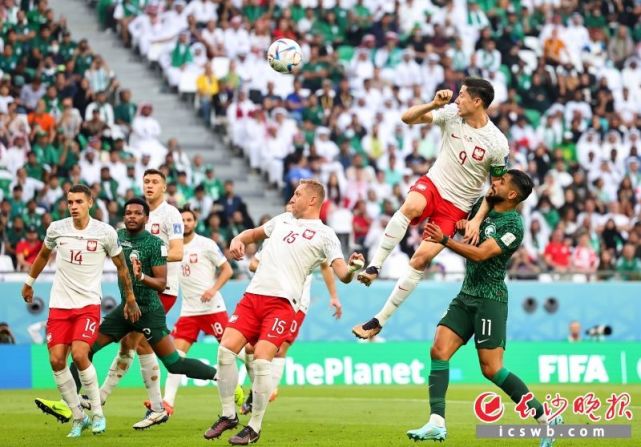 爱游戏线上-莱万多夫斯基爆冷击败塞尔维亚队，大胜引爆全场！