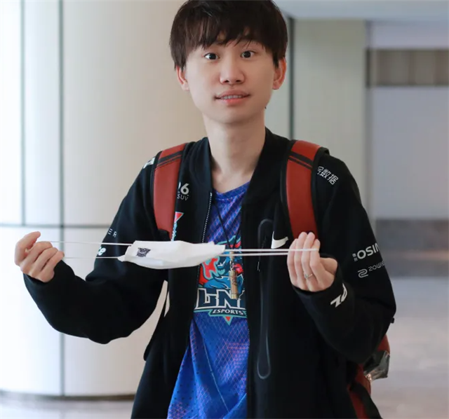 爱游戏在线-Scout巅峰对决，Doinb与50激战热火分钟，大胜胜负难料！的简单介绍